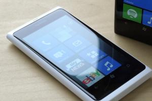 Blinkande Lumia-telefoner med originalprogramvara